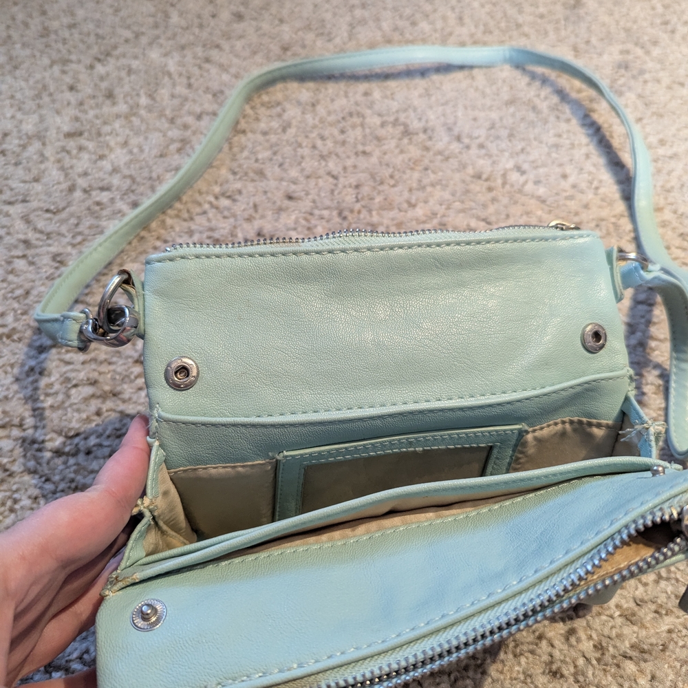 New York & Company Green Crossbody Bag with Structured Design - Picture 3 of 4
